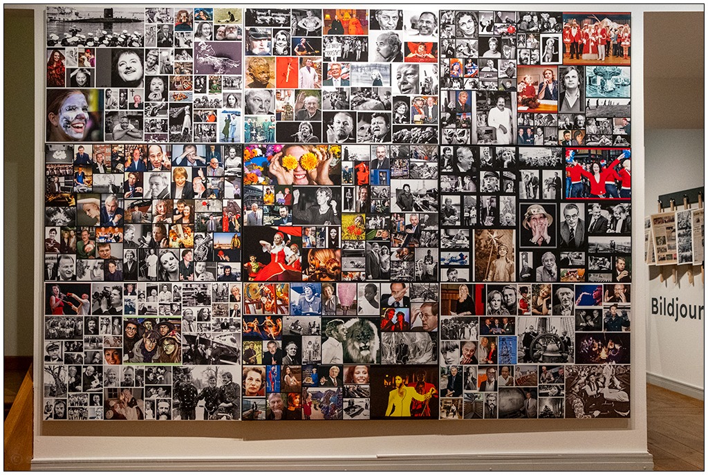 Eine Wand im Kieler Stadtmuseum Warleberger Hof in der Ausstellung „Menschenbilder. Werkschau von Jan Köhler-Kaeß“ mit einer großen Fotocollage aus vielen Einzelfotos.