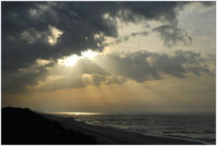Sonne durchbricht Wolken an der Nordsee vor Sylt © 2006 Sabine Lommatzsch